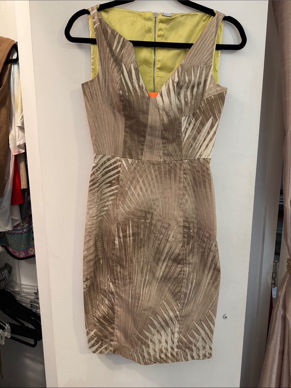 Elie Tahari Taupe Palm-Print V-Neck Midi Dress with Yellow Lining